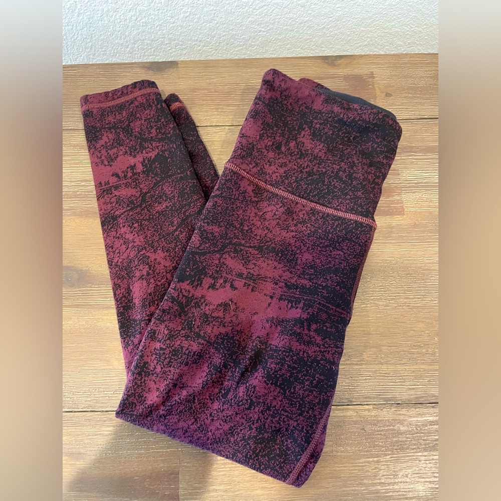 Athleta Elation Glades black and burgundy size xs leggings